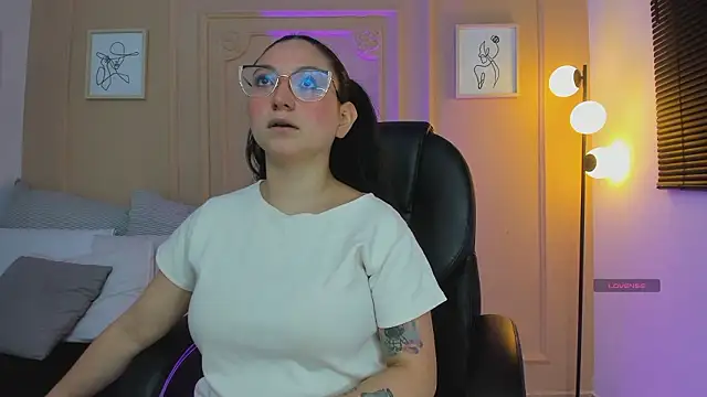 lucy neil online show from 02/05/26, 02:38