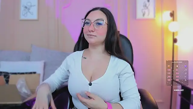 lucy neil online show from 03/26/26, 02:39