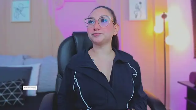 lucy neil online show from 03/29/26, 02:33