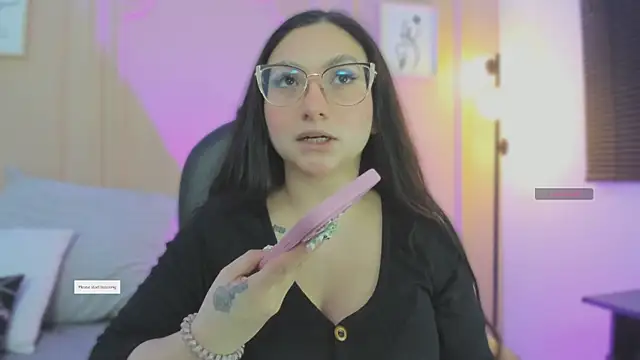 lucy neil online show from 04/08/26, 02:33