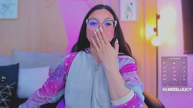 lucy neil online show from 04/10/26, 04:06