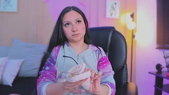 lucy neil online show from 04/11/26, 02:38