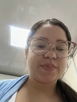 Snapshot of Lucyklein2022 chatting on 12/06/24, 01:22 Lucyklein2022 online show from 12/06/24, 01:22