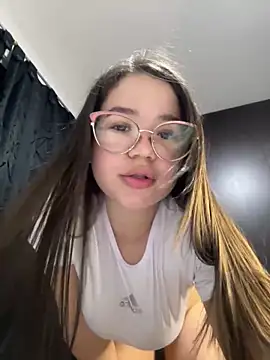 Snapshot of Lucyklein2022 chatting on 12/13/24, 02:32 Lucyklein2022 online show from 12/13/24, 02:32