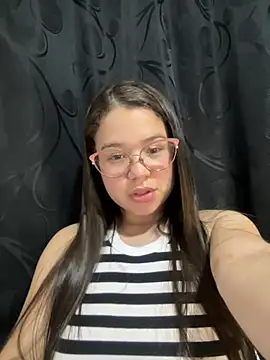 Snapshot of Lucyklein2022 chatting on 12/31/24, 05:33 Lucyklein2022 online show from 12/31/24, 05:33