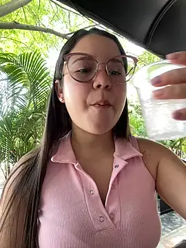 Snapshot of Lucyklein2022 chatting on 01/01/25, 04:29 Lucyklein2022 online show from 01/01/25, 04:29