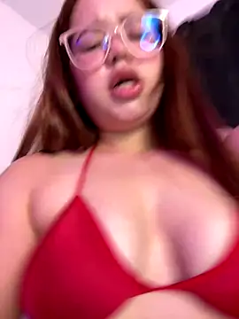 Snapshot of Lucyklein2022 chatting on 10/05/25, 01:04 Lucyklein2022 online show from 10/05/25, 01:04