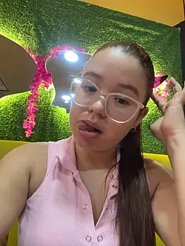 Snapshot of Lucyklein2022 chatting on 10/09/25, 02:42 Lucyklein2022 online show from 10/09/25, 02:42