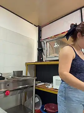 Snapshot of Lucyklein2022 chatting on 10/09/25, 04:16 Lucyklein2022 online show from 10/09/25, 04:16