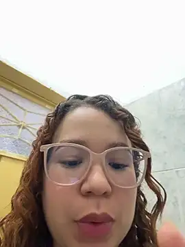 Snapshot of Lucyklein2022 chatting on 02/01/26, 05:44 Lucyklein2022 online show from 02/01/26, 05:44