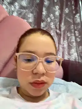 Snapshot of Lucyklein2022 chatting on 03/13/26, 02:23 Lucyklein2022 online show from 03/13/26, 02:23