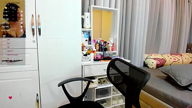 Snapshot of FuckDollNicky chatting on 12/10/24, 05:39 FuckDollNicky online show from 12/10/24, 05:39