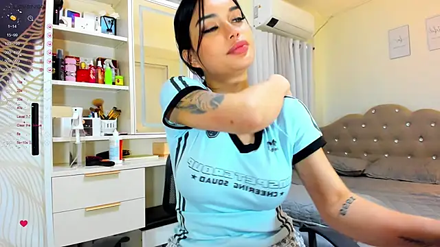 Snapshot of FuckDollNicky chatting on 02/06/25, 08:18 FuckDollNicky online show from 02/06/25, 08:18