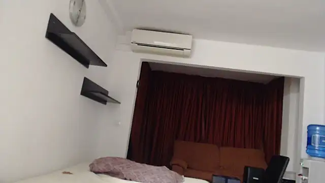 Snapshot of OnlySolovicio chatting on 09/12/25, 07:47 OnlySolovicio online show from 09/12/25, 07:47