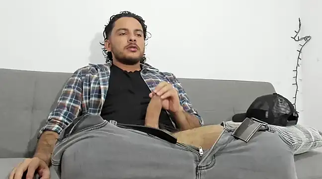 tuyo1995 online show from 03/03/25, 01:21