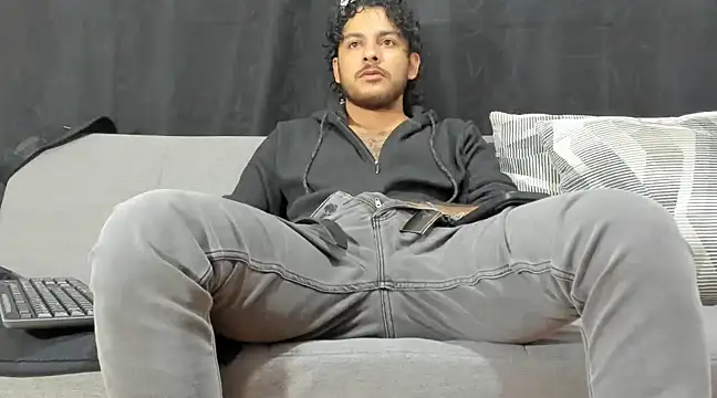 tuyo1995 online show from 03/18/25, 08:04