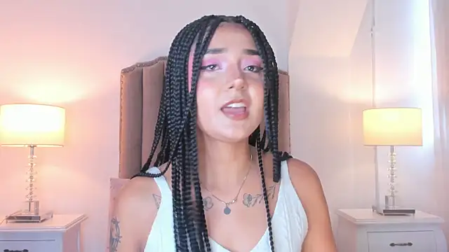 Emma Torres   online show from 05/25/26, 12:22