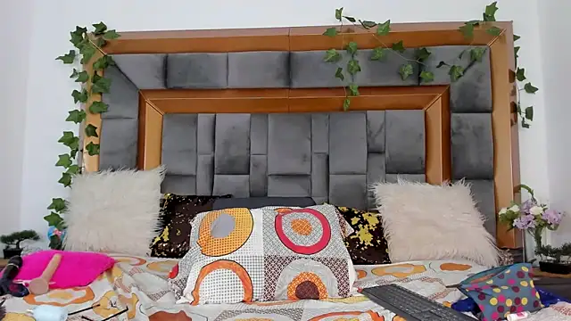 BellaKarla online show from 03/04/25, 11:11