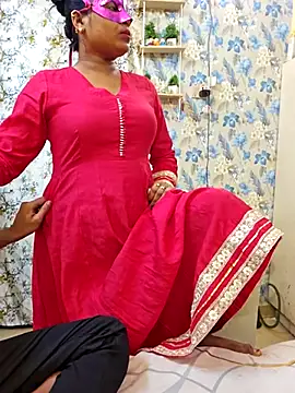 Snapshot of Queen_Anushka69 chatting on 02/13/25, 06:48 Queen Anushka69 online show from 02/13/25, 06:48