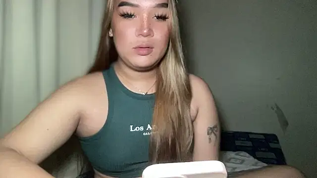 Snapshot of MissCataleyaxxx chatting on 02/18/25, 12:15 MissCataleyaxxx online show from 02/18/25, 12:15