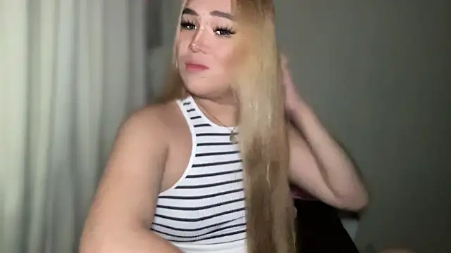 Snapshot of MissCataleyaxxx chatting on 03/22/25, 12:39 MissCataleyaxxx online show from 03/22/25, 12:39