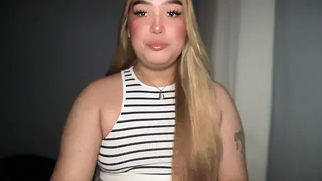 Snapshot of MissCataleyaxxx chatting on 10/14/25, 02:01 MissCataleyaxxx online show from 10/14/25, 02:01