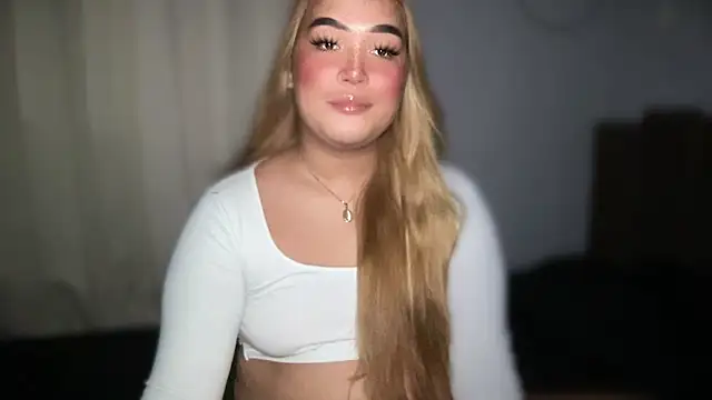 Snapshot of MissCataleyaxxx chatting on 10/16/25, 01:34 MissCataleyaxxx online show from 10/16/25, 01:34