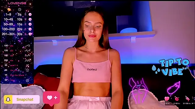 Snapshot of madina_taher chatting on 02/16/25, 09:16 madina taher online show from 02/16/25, 09:16