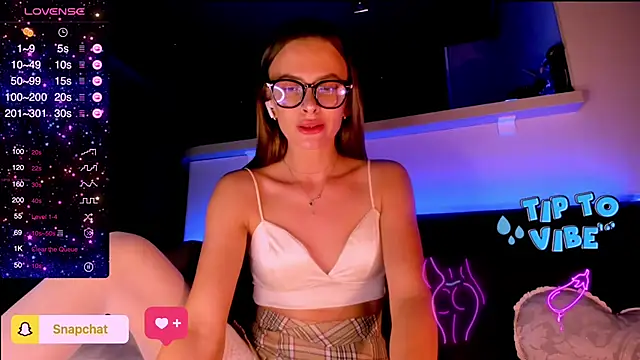 Snapshot of madina_taher chatting on 02/17/25, 08:47 madina taher online show from 02/17/25, 08:47