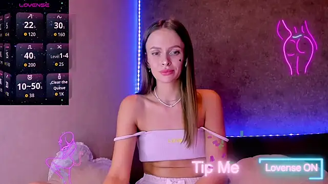 Snapshot of madina_taher chatting on 09/14/25, 09:03 madina taher online show from 09/14/25, 09:03