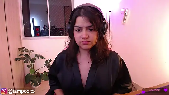Snapshot of pocitox chatting on 02/13/25, 04:32 pocitox online show from 02/13/25, 04:32