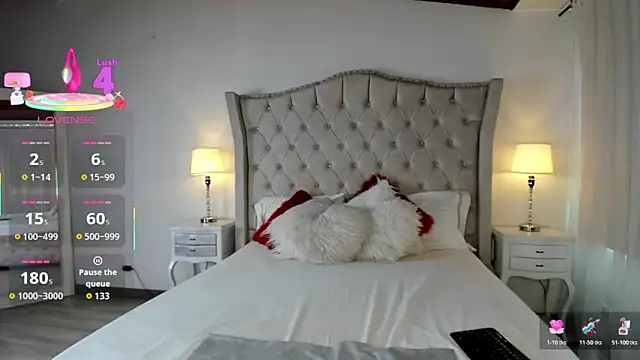 Naughtykitty4 online show from 04/18/26, 07:58