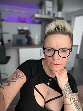 German Milf online show from 02/25/25, 01:28