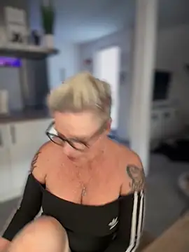 German Milf online show from 10/14/25, 01:23