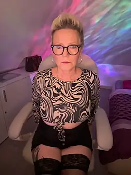 German Milf online show from 10/23/25, 01:43