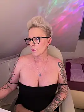 German Milf online show from 04/17/26, 01:03