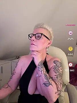 Snapshot of German_Milf chatting on 05/11/26, 02:45 German Milf online show from 05/11/26, 02:45