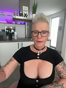 Snapshot of German_Milf chatting on 05/12/26, 12:02 German Milf online show from 05/12/26, 12:02