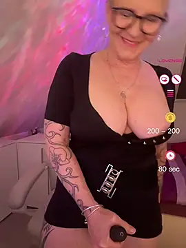 Snapshot of German_Milf chatting on 05/21/26, 01:18 German Milf online show from 05/21/26, 01:18