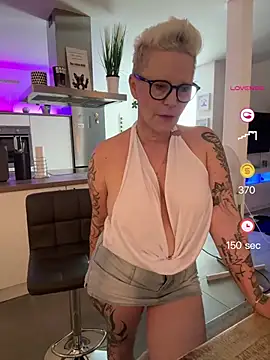 Snapshot of German_Milf chatting on 05/27/26, 01:08 German Milf online show from 05/27/26, 01:08