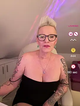Snapshot of German_Milf chatting on 05/28/26, 01:08 German Milf online show from 05/28/26, 01:08