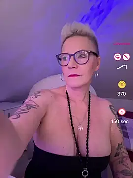 Snapshot of German_Milf chatting on 06/11/26, 01:20 German Milf online show from 06/11/26, 01:20