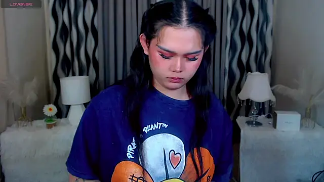 Snapshot of Ella_Fantasiax chatting on 10/19/25, 06:36 Ella Fantasiax online show from 10/19/25, 06:36