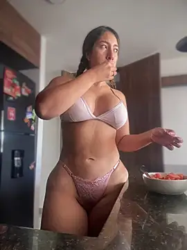 daniela henao online show from 12/04/25, 08:06