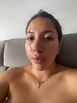 daniela henao online show from 05/26/26, 09:44