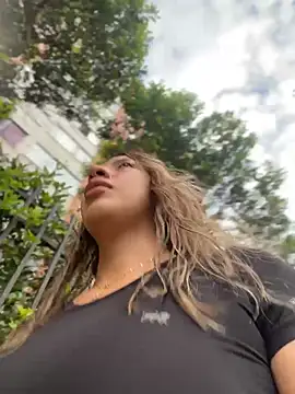 daniela henao online show from 05/30/26, 10:18