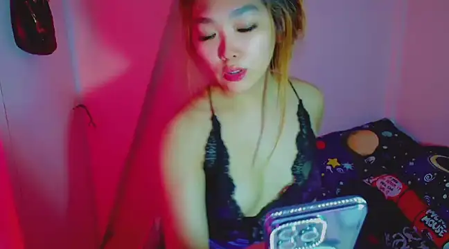 TR4NSCUTI3 online show from 12/04/24, 10:19