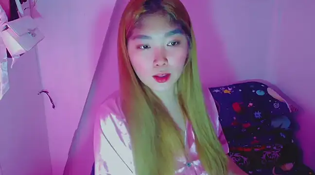 TR4NSCUTI3 online show from 02/17/25, 09:52