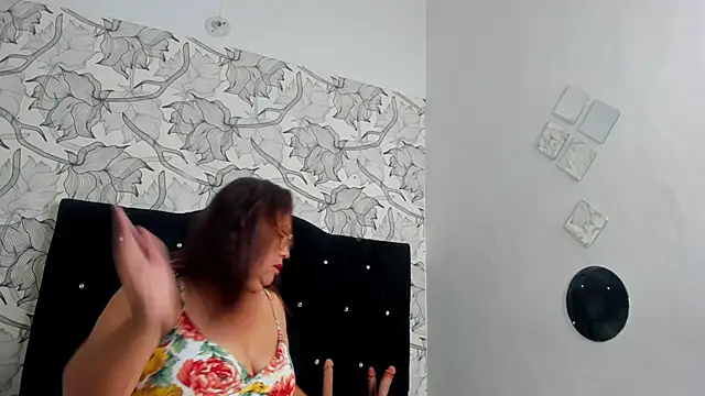 Keira Lennox online show from 12/22/25, 11:40