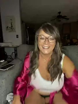 Snapshot of cowgirlc chatting on 02/05/25, 03:23 cowgirlc online show from 02/05/25, 03:23